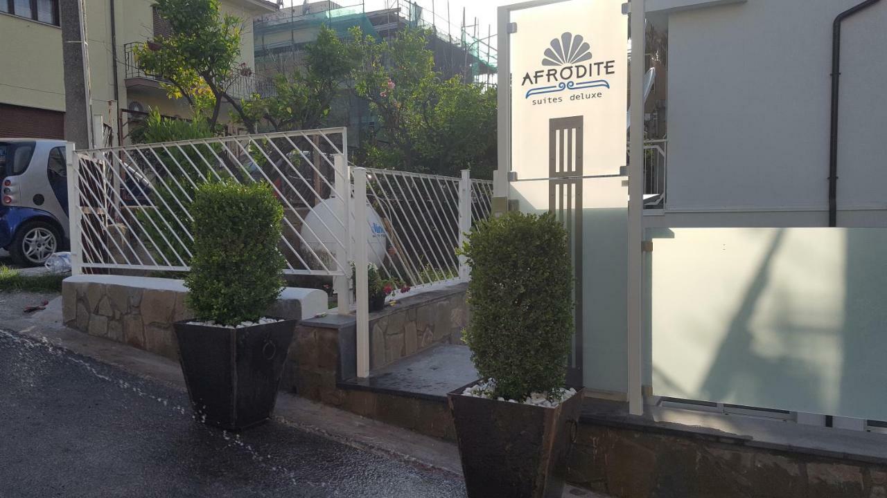 Afrodite Suites Deluxe アグローポリ エクステリア 写真