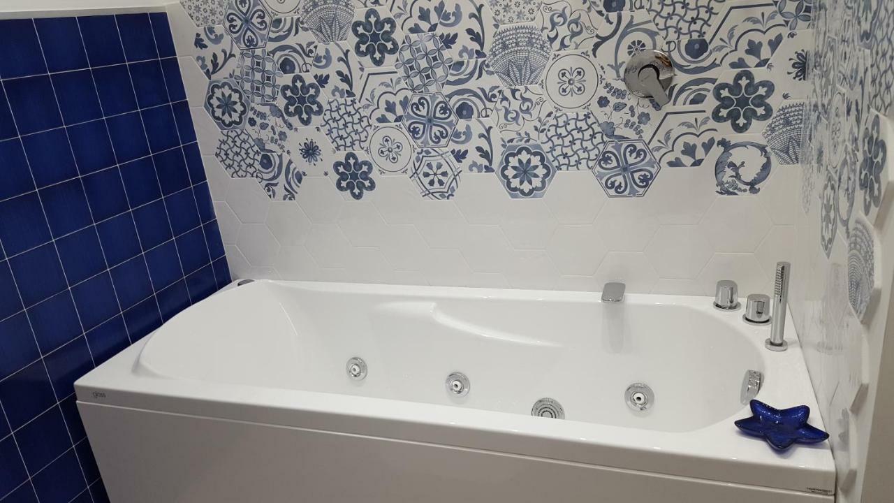 Afrodite Suites Deluxe アグローポリ エクステリア 写真
