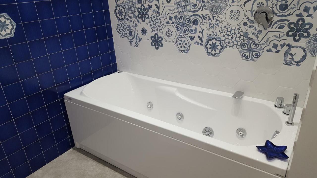 Afrodite Suites Deluxe アグローポリ エクステリア 写真